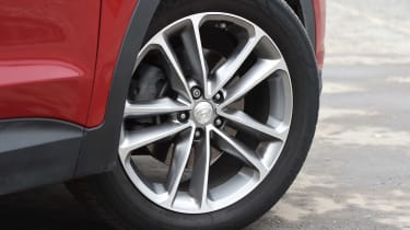 Hyundai Santa Fe - wheel detail