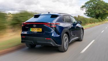 Toyota bZ4X – rear tracking