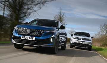 Vauxhall Grandland and Renault Austral - front tracking, header image 