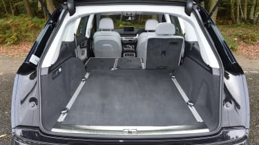 Audi Q7 e-tron - boot