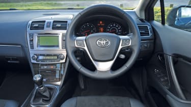 Toyota Avensis dash