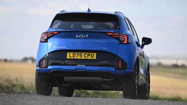 Kia Sportage UK - rear cornering