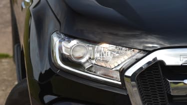 Ford Ranger 3.2 TDCi 2016 - headlight