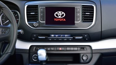 Toyota Proace Verso 2016 - infotainment