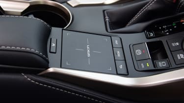 Lexus NX - centre console