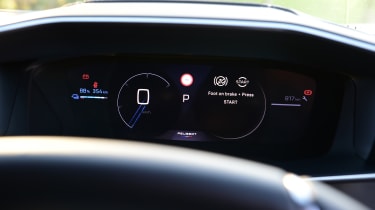 Peugeot E-2008 - dashboard screen