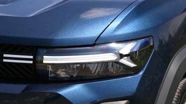 Dacia Bigster - front headlight 