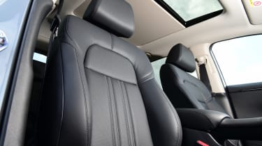 Honda ZR-V - front seats