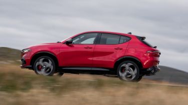 New Alfa Romeo Tonale - side action