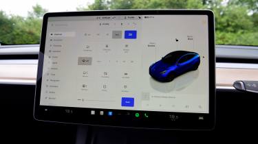 Tesla Model Y update 2024 - screen