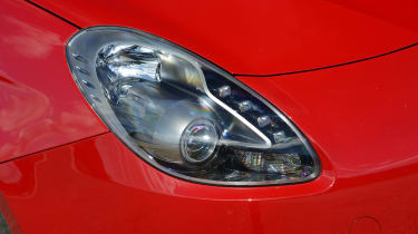 Alfa Romeo Giulietta vs SEAT Leon vs Kia Cee&#039;d - Giulietta headlight