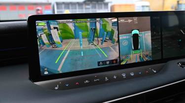 Nissan Leaf - 360 degree camera system display