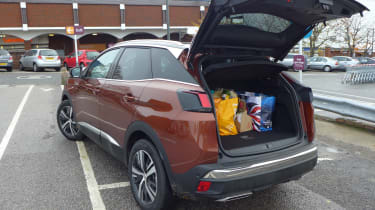 3008 minutes in a Peugeot 3008 - shopping
