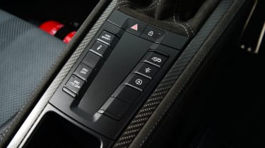 Porsche 718 GT4 RS - drive buttons