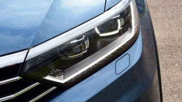 Volkswagen Passat Alltrack - headlight
