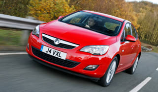 Vauxhall Astra ecoFLEX front three-quarters