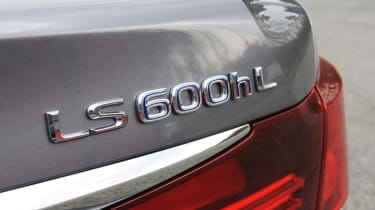 Lexus LS 600h L Premier badge