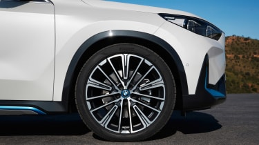BMW iX1 - wheel
