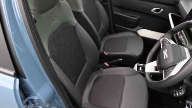 Dacia Spring - front seats