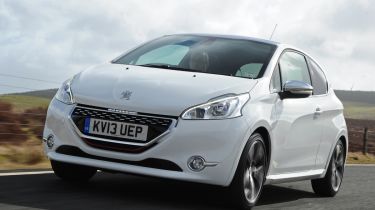 Peugeot 208 GTi front tracking