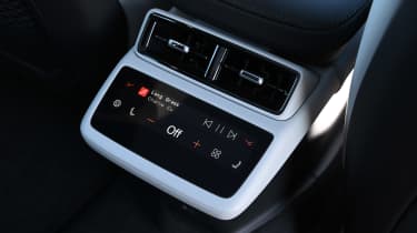 Polestar 4 Dual Motor long termer - rear controls