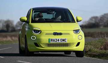 Fiat 500e - front cornering
