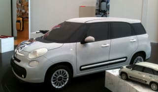 Seven-seat Fiat 500L front three-quarters