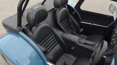 Caterham Seven 160 front seats