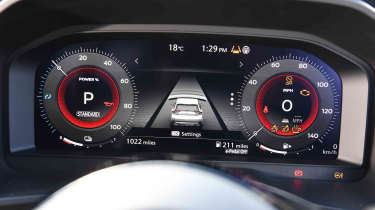 Nissan X-Trail - digital instrument cluster