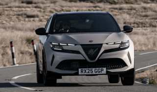 Alfa Romeo Junior Ibrida - cornering