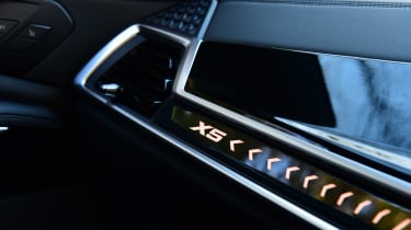 BMW X5 xDrive50e - &#039;X5&#039; dashboard graphic