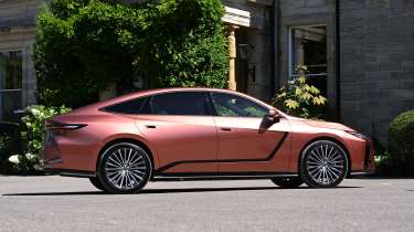 Lexus ES UK - side