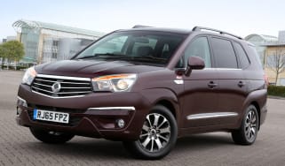 SsangYong Turismo - front