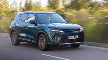 BYD Atto 2 DM-i - front tracking