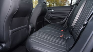Peugeot 308 hatchback 2013 rear seats