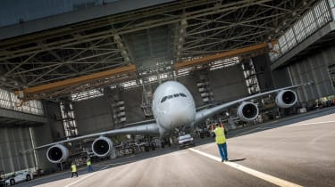 Porsche Cayenne pulls Airbus A380 - in hangar