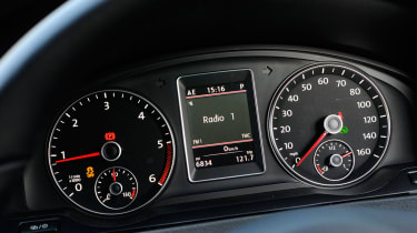 VW Caravelle SE BiTDI DSG dials