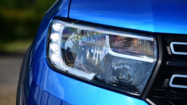 Dacia Logan MCV Stepway - front light detail