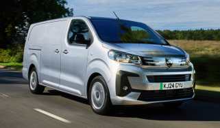 Peugeot E-Expert - front tracking 