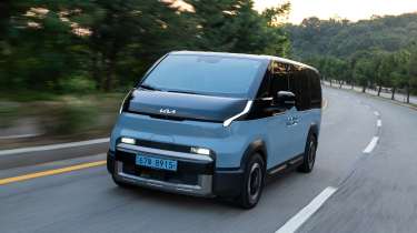 Kia PV5 - front action
