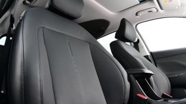 Hyundai Kona - front seats