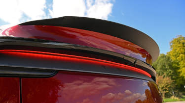 Tesla Model Y Performance 2025 - spoiler