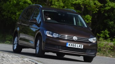 Volkswagen Touran 2016 - front cornering