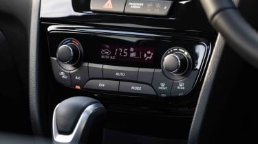 Suzuki Vitara 1.5 Hybrid SZ5 - climate controls