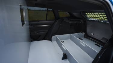 Skoda Enyaq Cargo - side view space