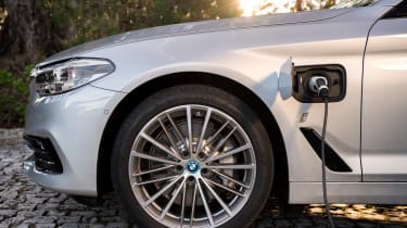 BMW 530e 2017 charging