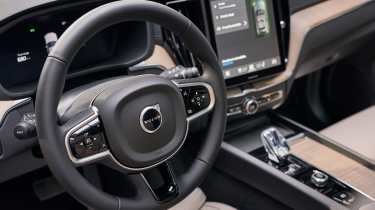 Volvo XC60 facelift - steering wheel