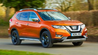 Nissan X-Trail Platinum Edition - front