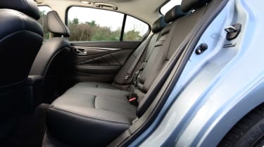 Infiniti Q50 diesel 2014 rear seats