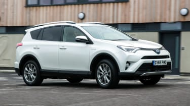 Toyota RAV4 Hybrid UK 2016 - front tracking